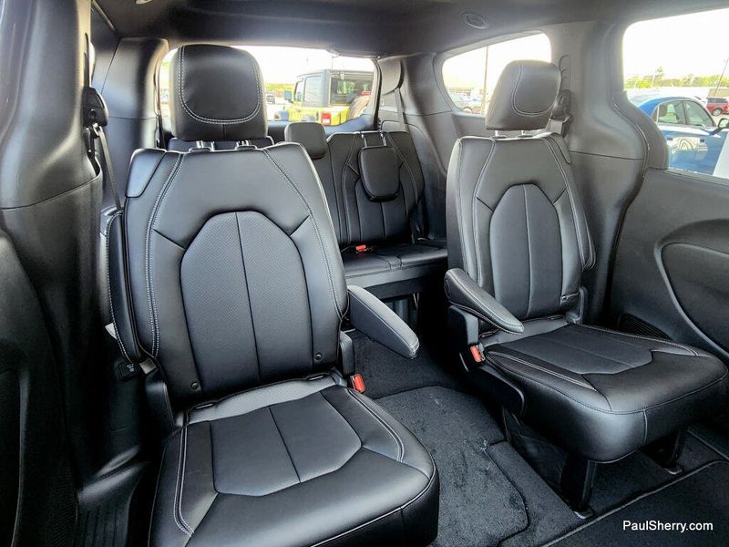 New 2027 Chrysler Pacifica Select