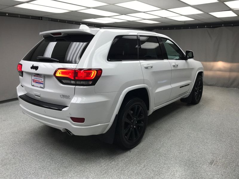 2017 Jeep Grand Cherokee AltitudeImage 12