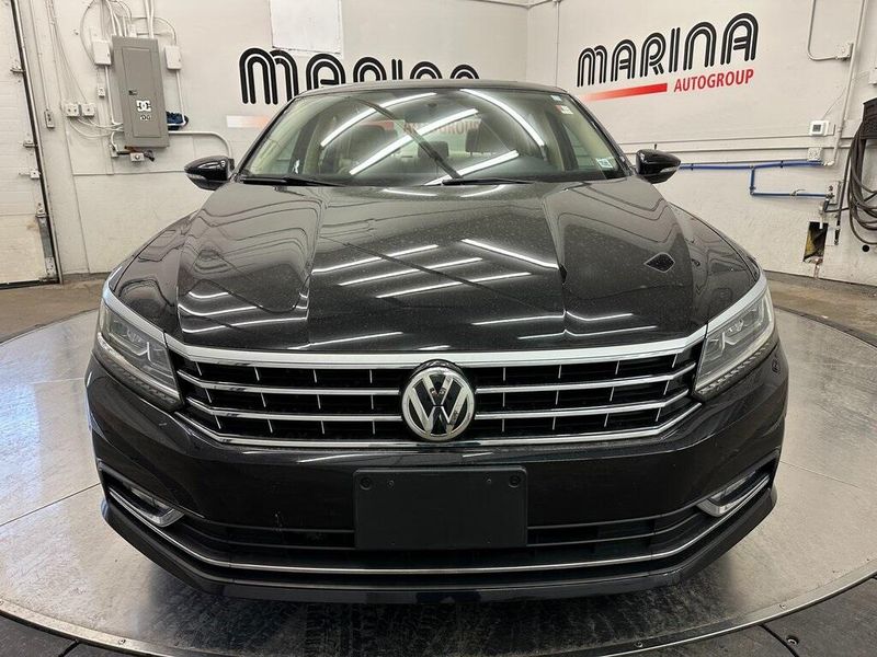 2018 Volkswagen Passat 2.0T SEImage 10