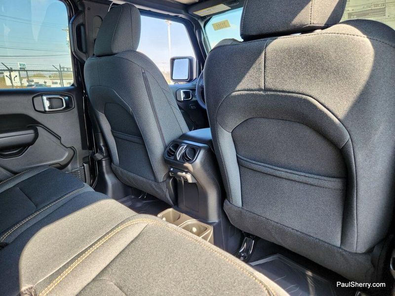 2025 Jeep Gladiator Willys photo 29