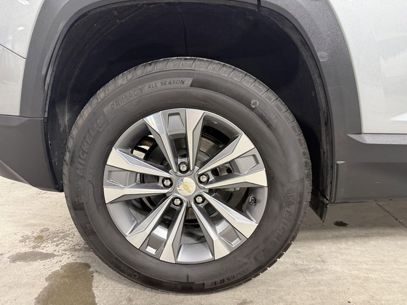 Used 2025 Chevrolet Equinox AWD LTImage 8