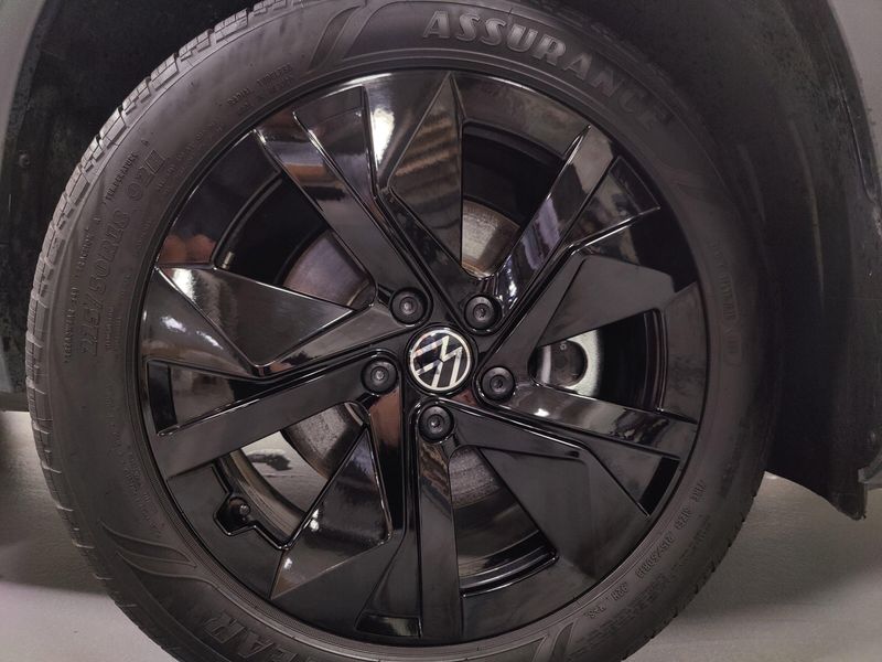 Used 2025 Volkswagen Taos SE Black Edition w/SunroofImage 7