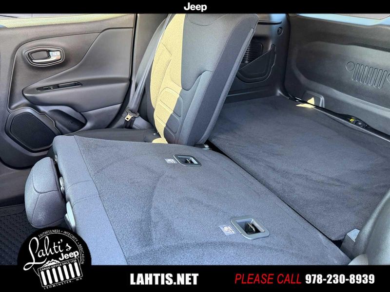 2022 Jeep Renegade Latitude photo 16