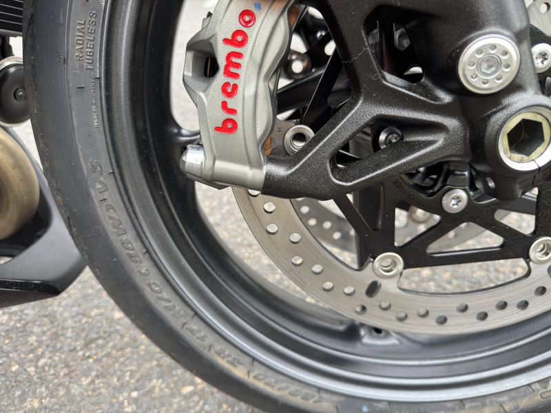 2025 Triumph Street Triple 765 RS - PHANTOM BLACK 