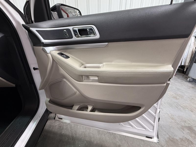 Used 2015 Ford Explorer XLTImage 9