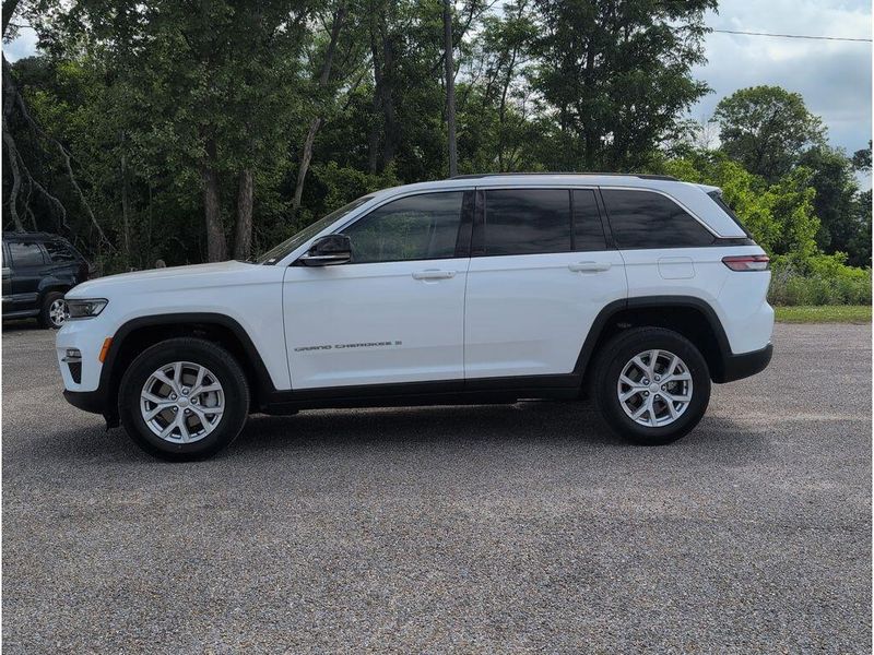 Used 2023 Jeep Grand Cherokee LimitedImage 2