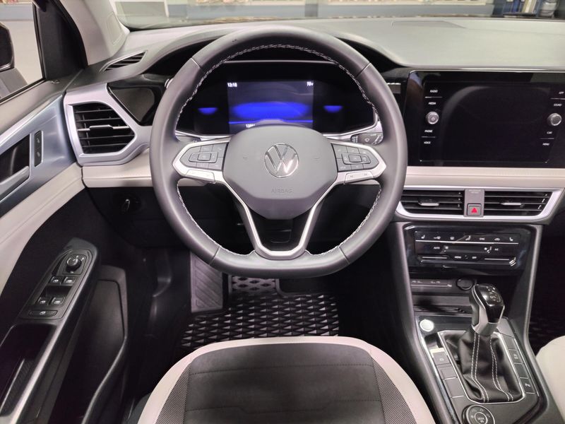 Used 2025 Volkswagen Taos SE AWD w/SunroofImage 18