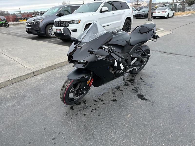 photogenic
レスポールタイプ エレキギター イエロー ハムバッカー付き 2025 Kawasaki Ninja® ZX™-10R KRT Edition ABS | Young