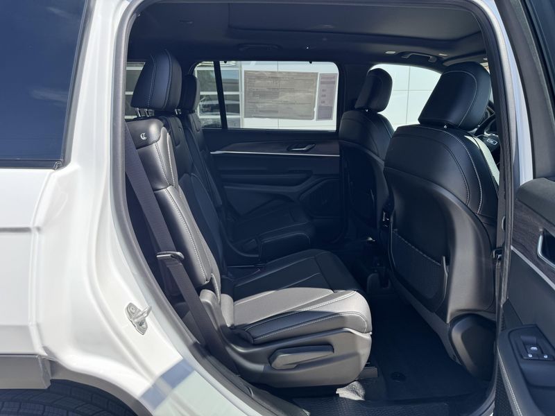 New 2025 Jeep Grand Cherokee L LimitedImage 13