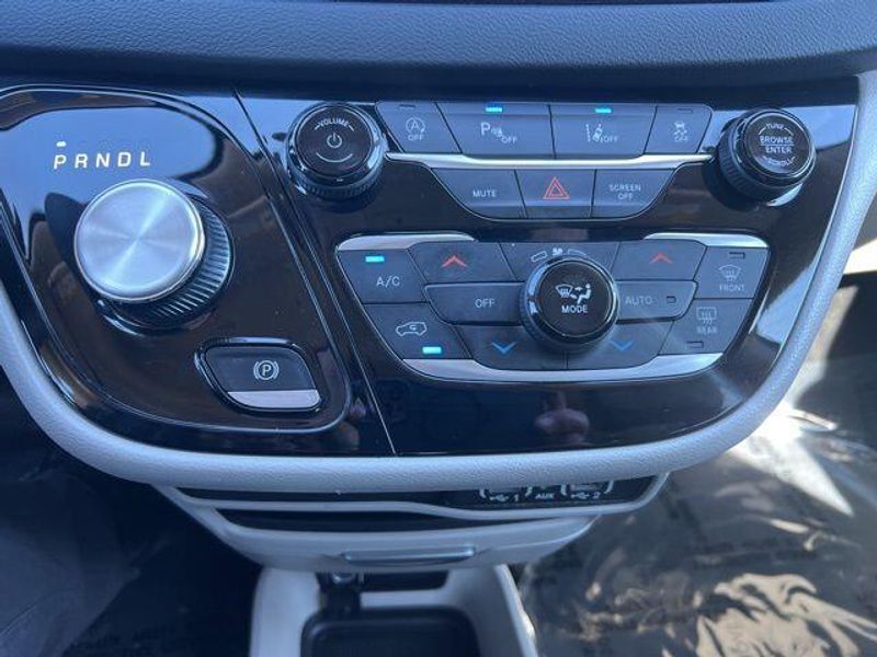 2023 Chrysler Pacifica Touring LImage 40