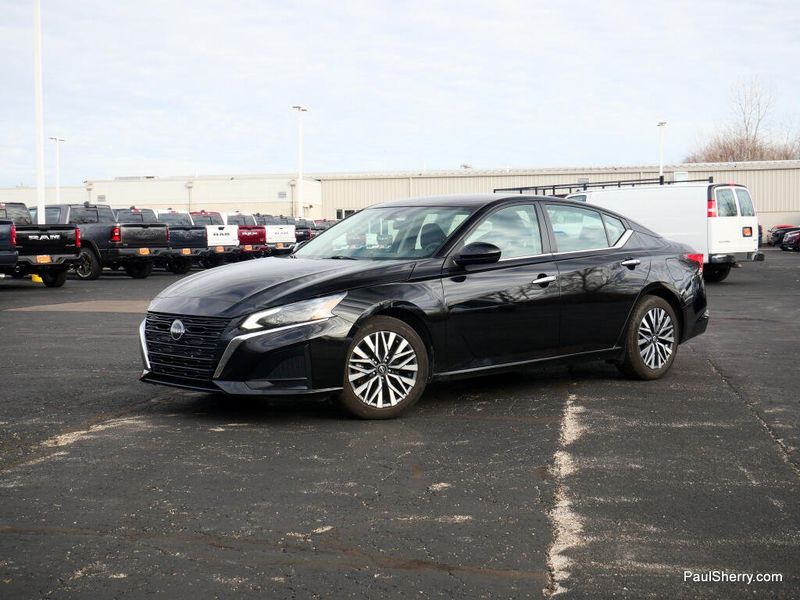 Used 2023 Nissan Altima 2.5 SV