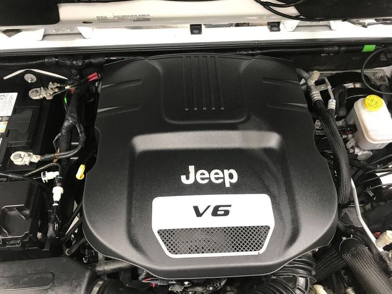 Used 2018 Jeep Wrangler JK Unlimited SaharaImage 19