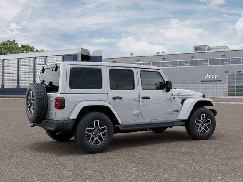 New 2026 Jeep Wrangler 4-door SaharaImage 4