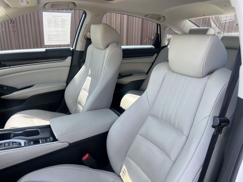 2019 Honda Accord Hybrid TouringImage 7
