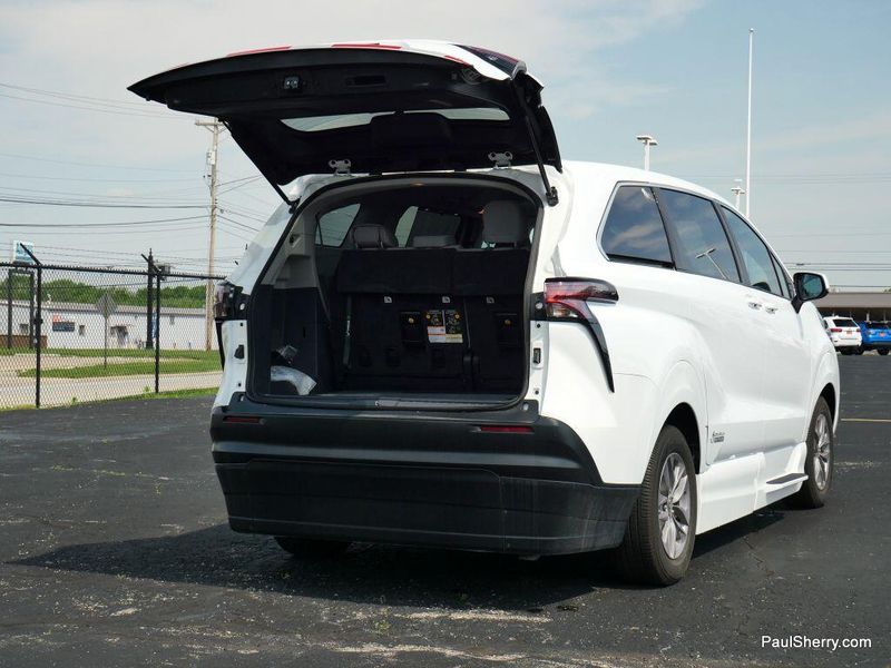 2022 Toyota Sienna Hybrid LEImage 35