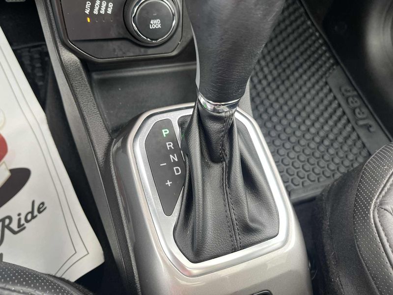 Used 2022 Jeep Renegade Image 17