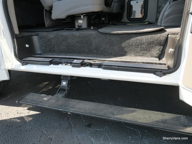 2021 Chevrolet Express Passenger Image 36