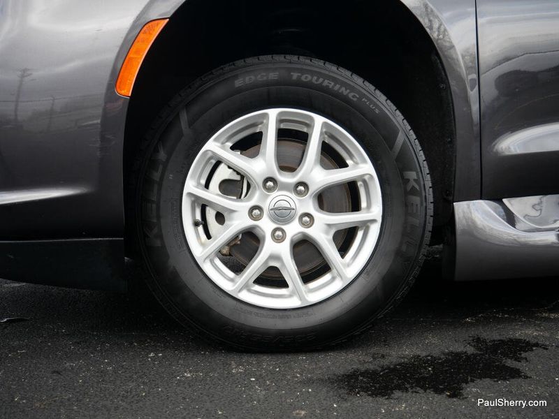 Used 2022 Chrysler Pacifica Touring L