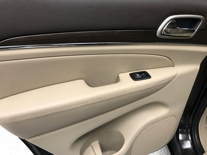 Used 2017 Jeep Grand Cherokee OverlandImage 14