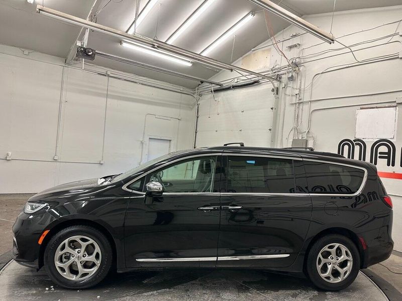 2023 Chrysler Pacifica LimitedImage 13