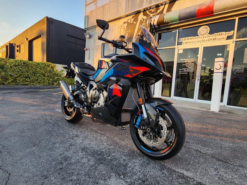 2026 BMW M 1000 XRImage 9
