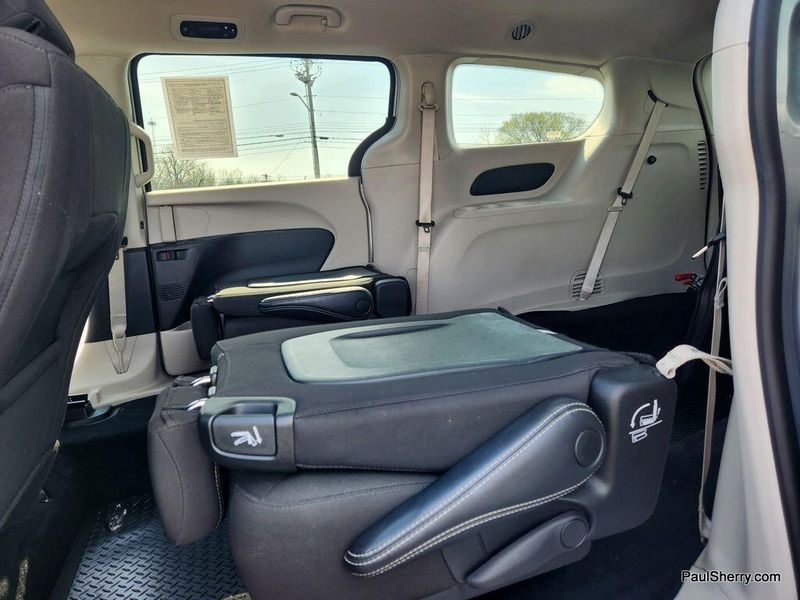 2023 Chrysler Voyager LXImage 51