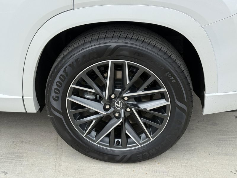 2025 Lexus TX Image 16