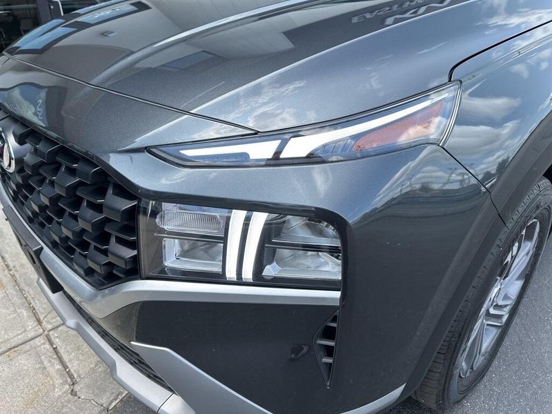 Used 2023 Hyundai Santa Fe SELImage 10