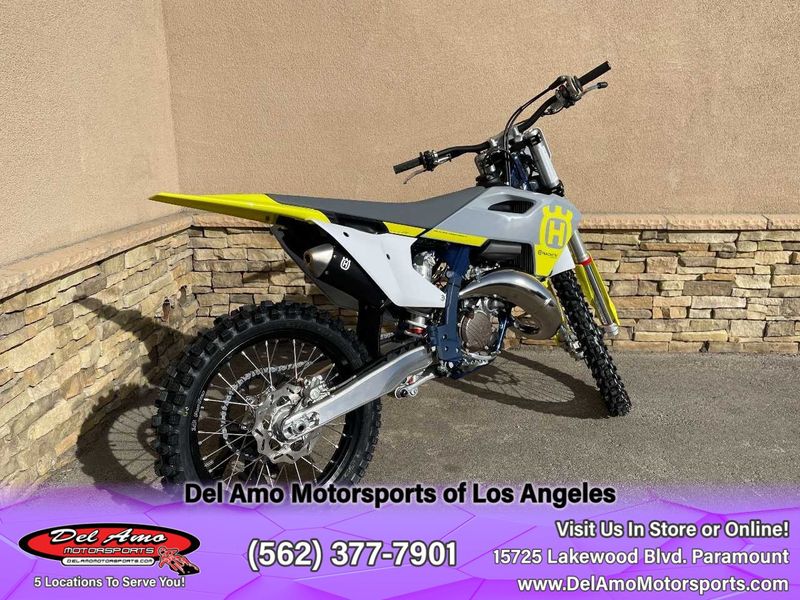 2024 HUSQVARNA TC 125  in a WHITE exterior color. Del Amo Motorsports of Los Angeles (562) 262-9181 delamomotorsports.com 