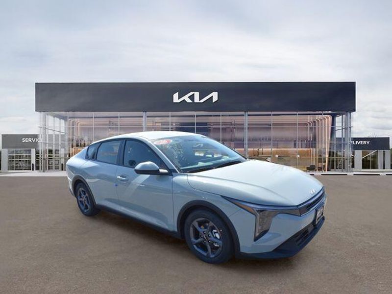 New 2026 Kia K4 LXSImage 11
