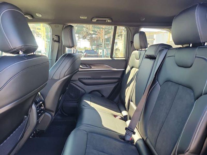 New 2026 Jeep Grand Cherokee Laredo Altitude 4x4