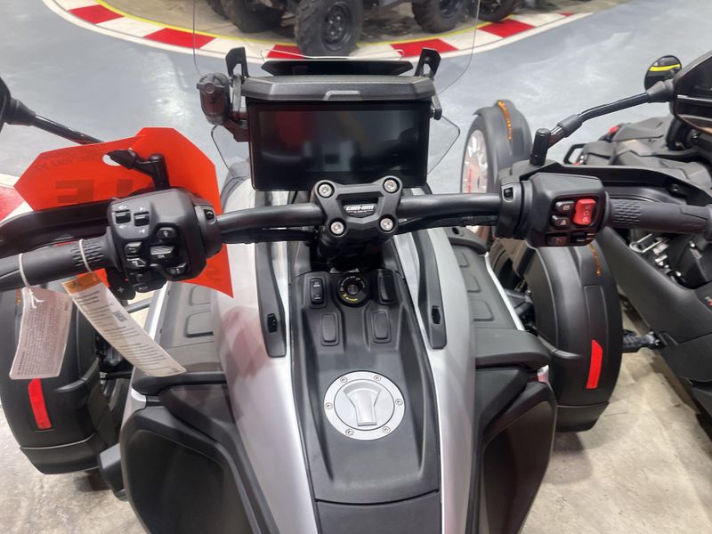 New 2025 Can-Am CANYON XT Image 22