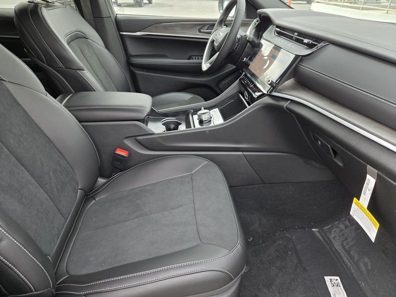 New 2026 Jeep Grand Cherokee L Laredo Altitude 4x4
