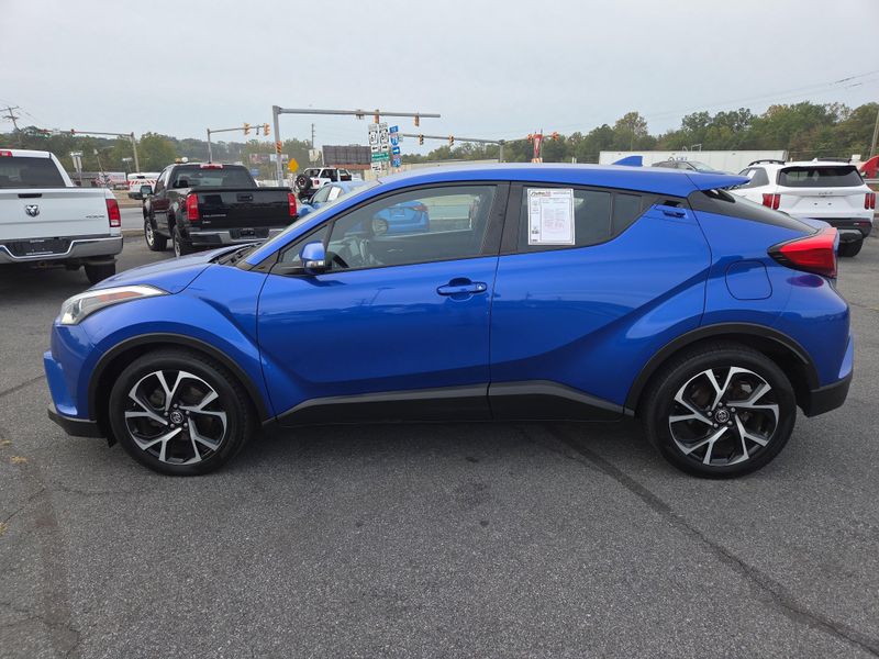 2018 Toyota C-HR XLE photo 6