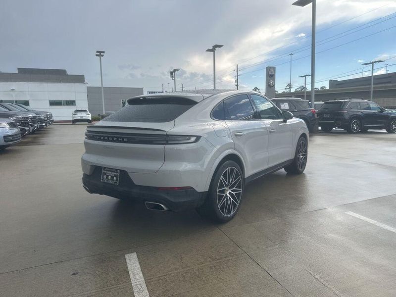 Used 2024 Porsche Cayenne Coupe BaseImage 5