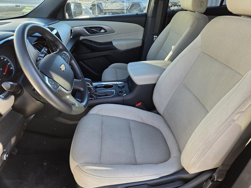 Used 2023 Chevrolet Traverse FWD 4dr LS w/1LS
