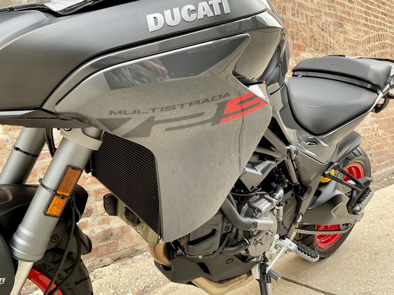 2023 Ducati Multistrada V2 S in a Grey exterior color. Motoworks Chicago 312-738-4269 motoworkschicago.com 