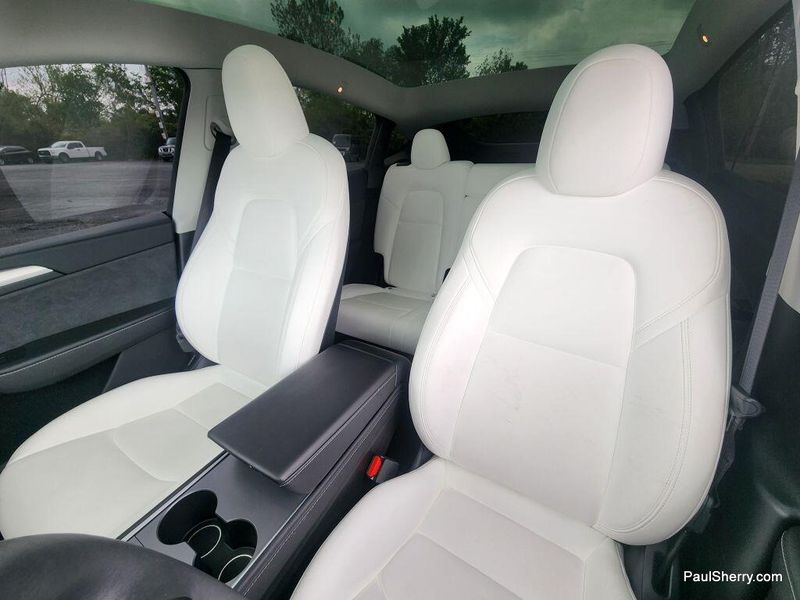 2024 Tesla Model Y Long RangeImage 31