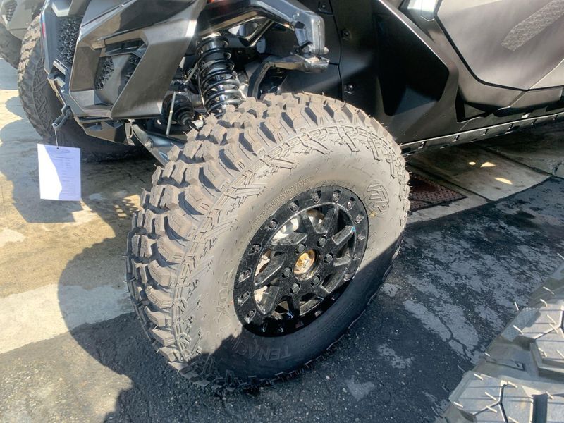 New 2025 Can-Am MAVERICK R MAX X RS 999T DCT Image 13