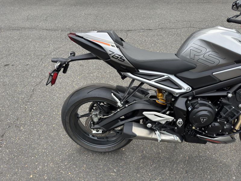 2025 Triumph Street Triple 765 RS - SILVER ICE 