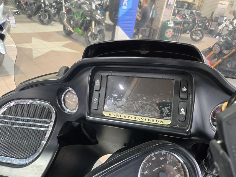 2017 Harley-Davidson ROAD GLIDE ULTRA LIMITED Image 15