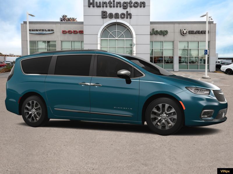 2025 Chrysler Pacifica Hybrid PinnacleImage 10