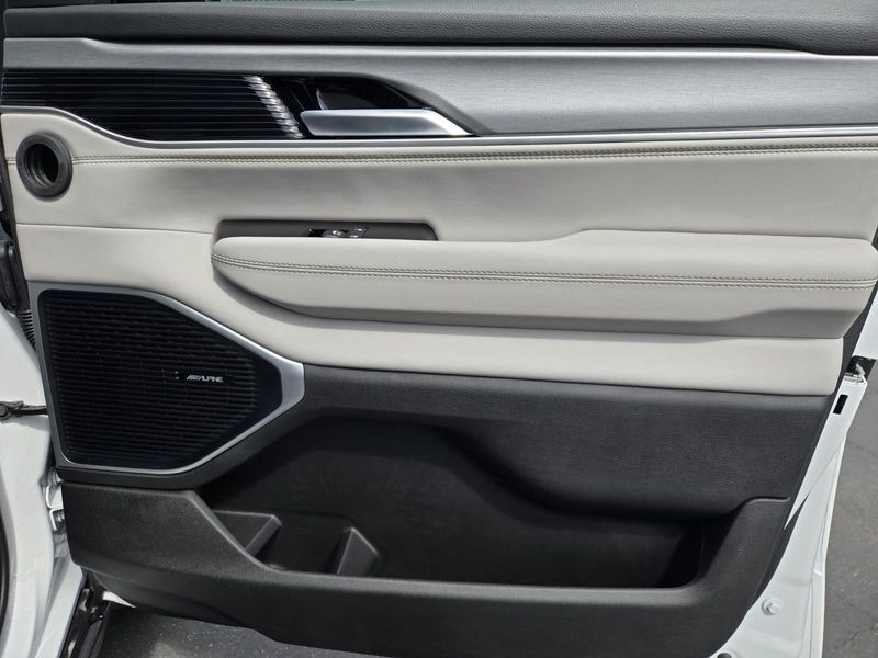 2026 Jeep Grand Wagoneer 4x2