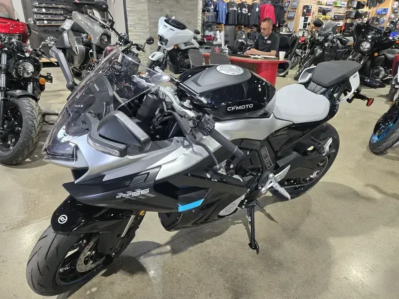 2025 CFMOTO 675SS NEBULA BLACK Image 4