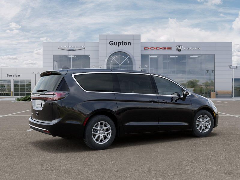 New 2026 Chrysler Pacifica SelectImage 24