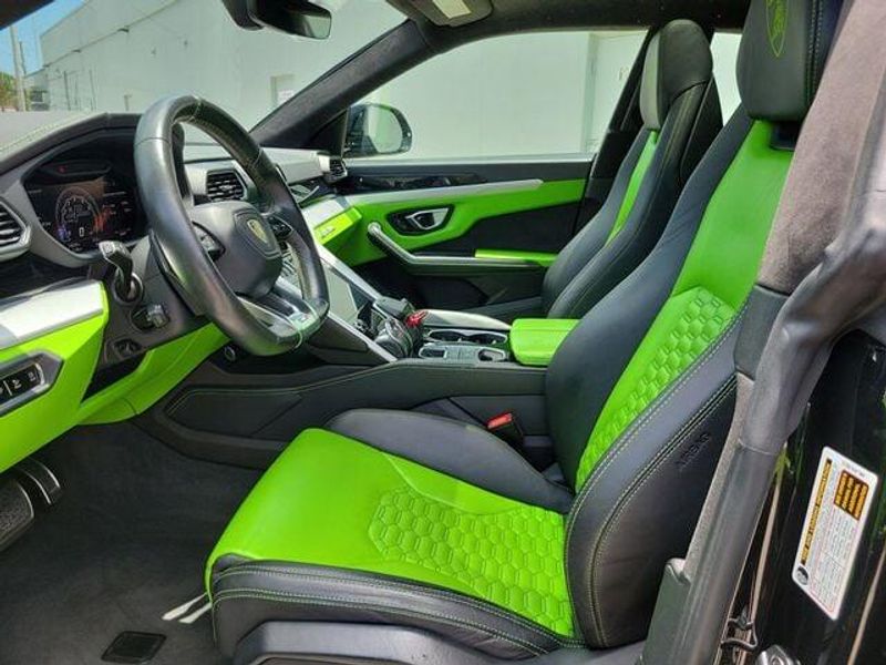 2020 Lamborghini Urus photo 15