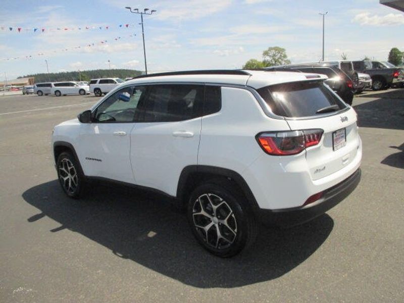 2024 Jeep Compass LatitudeImage 13