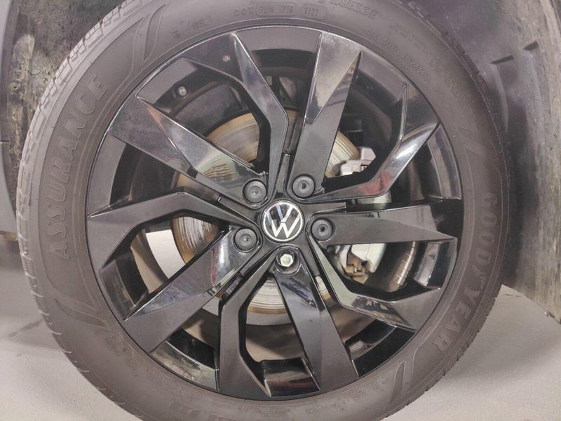 2023 Volkswagen Taos SE w/Sunroof/Black Wheel PkgImage 24