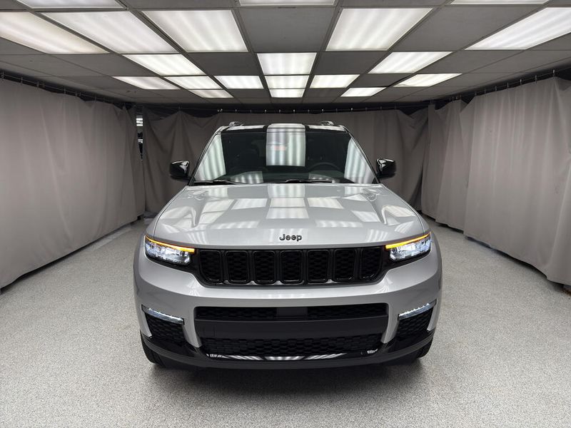 New 2025 Jeep Grand Cherokee L Limited 4x4Image 5