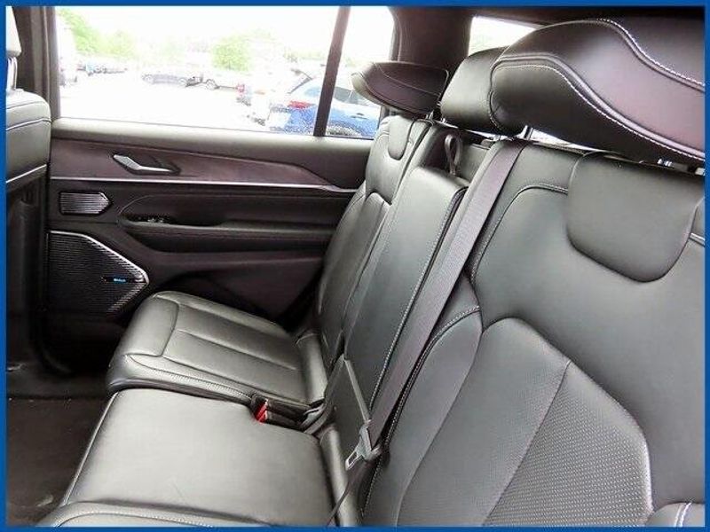2022 Jeep Grand Cherokee L OverlandImage 9